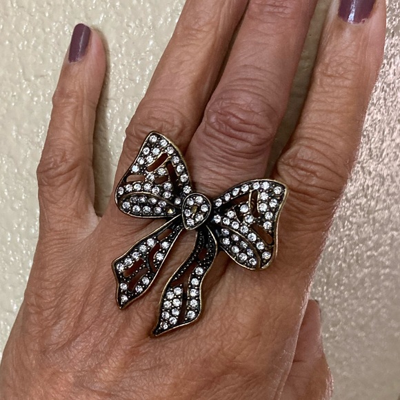 Large Bow Ring with Rhinestones - Picture 6 of 6